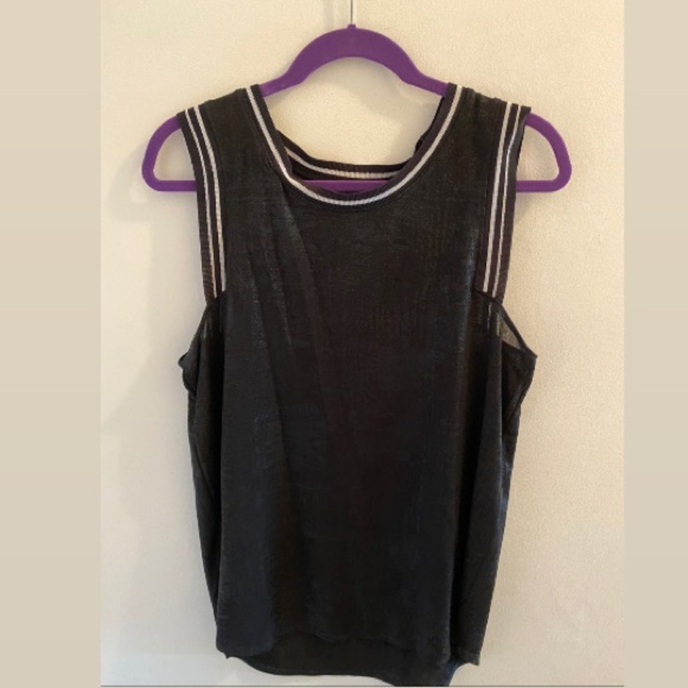 Shimmer tank with stripe neck